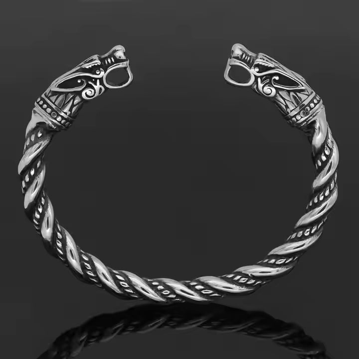 Ragnar Wikinger Armband aus Silber – Vorderansicht des Armbands